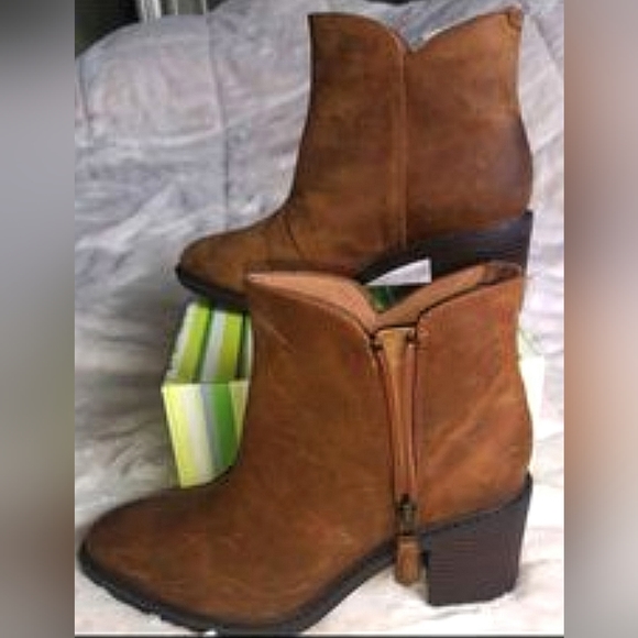 Clark boots. Size 8 - Picture 3 of 7